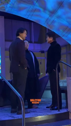 Halcyon Magazine 할시온 매거진 on Instagram: "(한국어/中文)Two-shot of legendary figures from their respective fields, actor Song Kang-ho and baseball player Park Chan-ho @chanhopark61 , appearing at Galaxy Corporation @galaxycorporation.official . <한국어> 갤럭시 코퍼레이션에 등장한 각 씬의 레전드인 배우 송강호와 야구선수 박찬호의 투샷. <中文> 在 Galaxy Corporation 亮相的两位各自领域的传奇人物——演员宋康昊与棒球选手朴赞浩的同框画面。 Credit: Halcyon Magazine #magazineh_entertainment #magazineh_issue #GalaxyCorporation #GDragon ##갤럭시코퍼레이션신사옥"