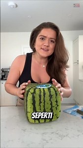 Semangka unik berbentuk kotak;