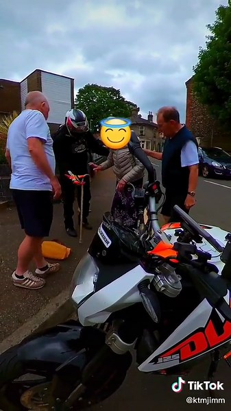 Spread Kindness: Helping a Stranger in Need