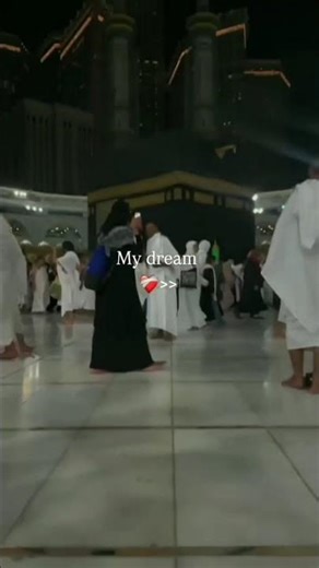 All muslims praying reached in kaaba
