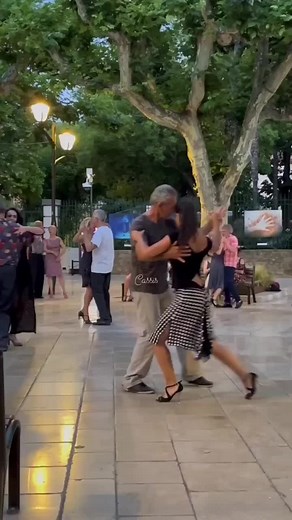 A piece of street milonga in France! So lovely ❤️ Repost from: @amikl 📍Cassis #tango #tangoargentino #танго #milonga #dance #dancevideo #shuffledance #streetdance #dancer #argentinetango #buenosaires #tangoba #italy #tangoitaly #moscow #istanbul #tangoturkey #danceturkey #tangoargentine #tangodancer #arjantintango #tangolove #аргентинскоетанго #tangofestival #tangoclass #tangoshow #tangodress