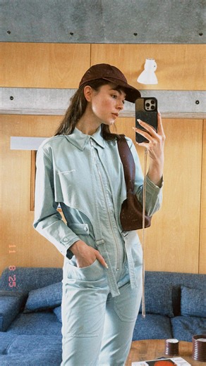 クララ ブラン on Instagram: "うん、やっぱり弟って私を謙虚にさせるためにこの世にいる気がする😂 そして中指いっぱい見せてごめんなさい🙏💦 普段はそんなことしないけど、弟限定の特別対応です✌️笑 27年も地球にいるのに、いまだにお姉ちゃんの写真をまともに撮れないのはなぜ…？ ほんとに同じDNAなのかちょっと疑ってる😂📸"