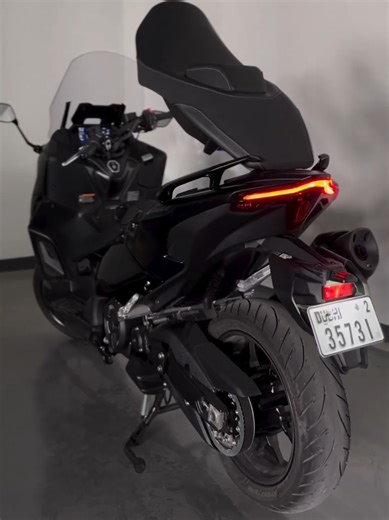 أسطورة الوحش الأسود تي ماكس 2023