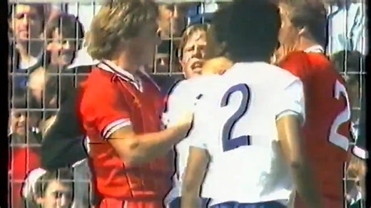 1982 Charity Shield Liverpool v Spurs. Garth Crooks gets physical with Graeme Souness - there's only going to be one winner if this escalates isn't there.... #LFC #THFC #liverpool #spurs | Football in the 70s and 80s