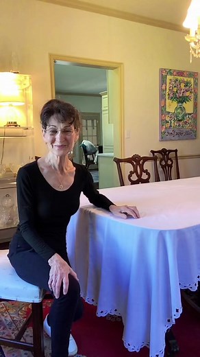 Happy Thanksgiving! Here’s how to shorten a tablecloth at the last minute! #tablesetting #tablecloth #homehacks #diningtablestyling #happythanksgiving