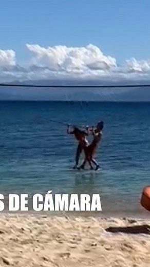 Supervivientes on Instagram: "Así vemos desde la isla el juego de recompensa entre Marta y Tania. ¡Los supervivientes lo están dando todo este año! 💪 #Supervivientes2022 #behindthescenes #television #telecinco #reality"