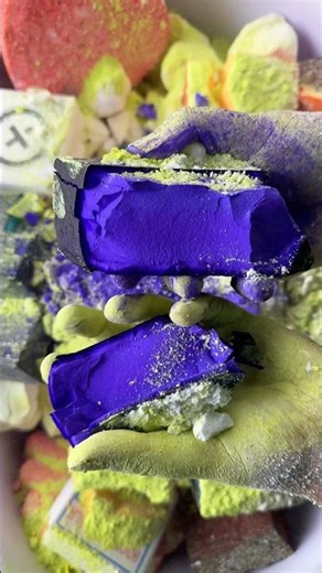 Between blue and violet