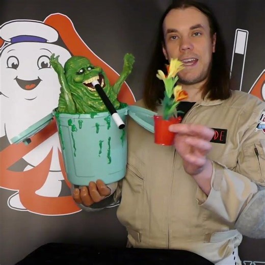 Slimer makes flowers appear!! Ghostbusters Magician