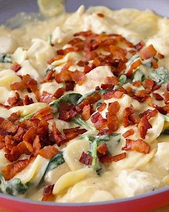 Try this skillet meal that combines bacon, spinach and Betty Crocker™ scalloped potatoes with chicken for a quick weeknight dinner. Creamy Spinach and Potato Skillet recipe: https://www.bettycrocker.com/recipes/creamy-chicken-and-spinach-potato-skillet/7d85d039-baf2-4348-8501-ba5970e92f26?utm_medium=social&utm_source=facebook&utm_campaign=01_2019_standard?mktgimp=BCPOTATOES | Betty Crocker