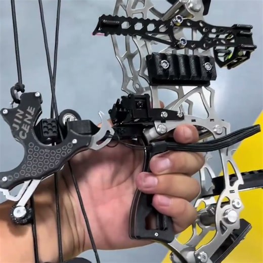 Do you like this short-axle mini compound bow? #archery #outdoor #toys #archerylife #gift #fyp