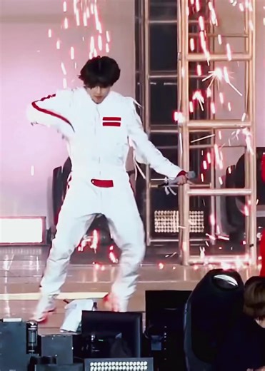 Exploring Taehyung's DNA Connection to BTS