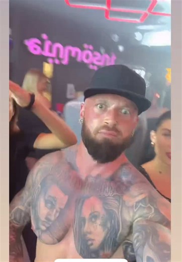 I love Sunday nights #party #sundayfunday #sundaynight #party #partytime #benidorm #insomniabenidorm #outout #tattoo #tattooguy #inkedguy #beard #nightlife #benidorm #benidormstrip #fyp #foryourpages #fypsounds