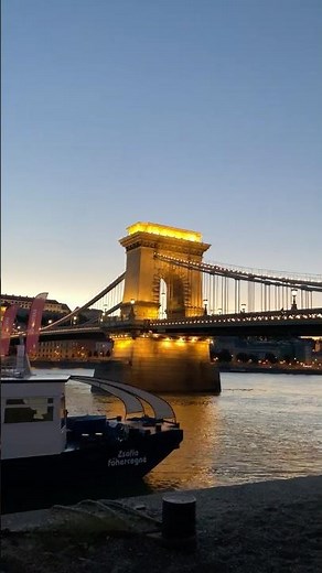 Ever seen Chain Bridge & Buda Castle like this in Budapest, Hungary 🌉🏰 Stunning views await 🇭🇺
