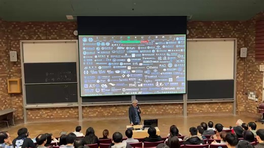 2025「美國台灣科技交流大會」在華大登場 聚焦 AI 趨勢與跨界人才 【西雅圖訊】2025 年 11 月 15 日，「2025 U.S. Taiwan Tech Connect（美國台灣科技交流大會）」於華盛頓大學盛大舉行，匯聚 AI、雲端、資安、新創與科技管理領域的專家與產業領袖，吸引眾多科技人才與學生參加。 大會邀請台灣 AI Labs 創辦人 Ethan Tu、華盛頓大學教授 Shyam Gollakota、CoreWeave 技術運營副總裁 Elaine Lu 等重量級講者，分享 Agentic AI、AI 超人能力應用以及 AI 專用雲端發展的最新趨勢。 活動亦舉行四場座談，包括新創經驗、跨界職涯轉型、科技領導力與 AIoT 閉環革命等主題，提供與會者多元觀點與實務洞察。現場並安排多場 Networking 與人才交流環節，促進美台科技合作與跨領域連結。 本次大會展現 AI 時代產業創新與人才發展的強大動能，為美國與台灣科技交流搭建更緊密的平台。 | Csnews Chu