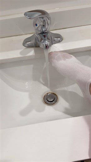 This baseboard hack just changed my life🧦✅ #tips #cleaning #lifehacks #home #diy #hacks