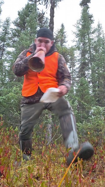 DIY Moose Raking Technique: The Bull Gluck & Plastic Jug Hack