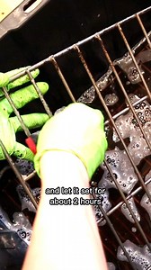 Quick and Easy Oven Rack Cleaning #ovencleaning #ovencleaner #kitchencleaning #cleaningtips | Clean That Up