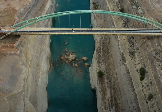 Corinth Canal: a video of the rockfall that has left it closed since January