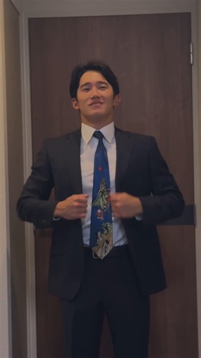 ATSUSHI ARAI｜荒井陸 on Instagram: "Beauty and the Beast🦁🥀👔"