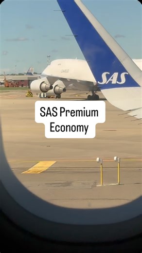 Stress Free Inc on Instagram: "SAS Premium Economy: Is It Worth the Upgrade? Let’s take a closer look at the legroom, amenity kit, and food. The seats are wide, with comfy armrests and impressive legroom. A person who is 6 feet tall can comfortably enjoy the flight. If you’re traveling with a little one, this seat will feel like a bed for them. The amenity kit includes a toothbrush and toothpaste, earbuds, an eye mask, and a soft blanket. When you put all of this together with the generous seat 