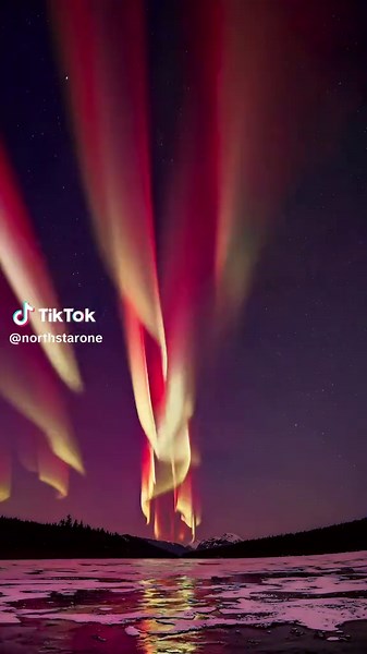 Experience Fiery Auroras in Stunning 4K Live Wallpaper