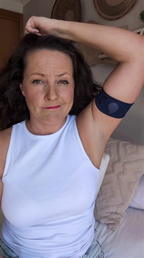 PSA: 👉 Your Tempdrop sensor should be worn snugly on the upper arm, between the bicep and tricep, with the sensor sitting over the axillary artery area just below the armpit 💪🏼 That’s how you get accurate BBT readings while you sleep!