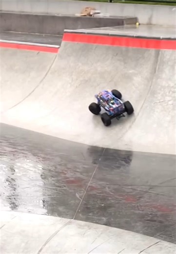 Is the XMAXX too big for a skatepark? Rc.andyghee doesn’t think so! 🚙 🛹 📽️: rc.andyghee | HobbyTown