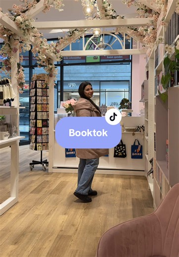 Vor 2 Jahren hab ich angefangen mit #booktok 🥰🩵 seitdem hab ich so viele tolle Menschen kennengelernt 😍 Es ist einfach unglaublich 🥰🩵😍 #booklover #itsbookme #booktokgermany #bookishtiktok