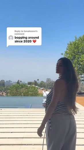 Megan Nutt on Instagram: "5 years of bopping 🤝🍾"