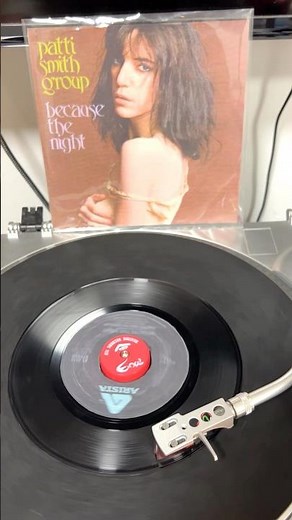 Patti Smith Group – Because The Night 1978