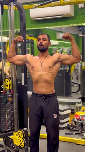 Flexing the hard work. #Flex #Gym #Workout #Fitness #Bodybuilding