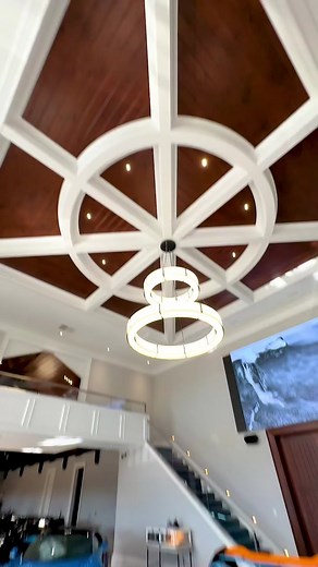 Did you know there are only 18 in the country & that it has a new carbon tub compared to the original!? #bugatti #bugattiveyron #veyron #veyronvitesse #vitesse #curated #carsoftiktok @bugatti @We Are Curated