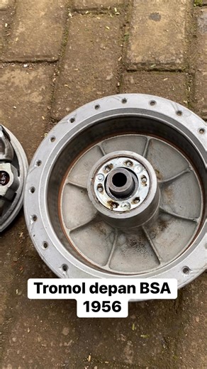 Simpenan lama, mulus, belum ngantong. Sangat terjangkau & cocok buat dipasang di BSA 56 mu yang bagus & mahal itu 😁. #bsamotorcycle #bsab31 #bsab33 #BSAGoldStar #bsa350 #bsa500 #motorantiqueclubindonesia #salatiga | Benny Nugraha Jati