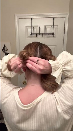 Simple & fast two buns hair tutorial