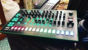 1.5K reactions · 84 shares | Step 1: Unbox the Drum Machine. Step 2: turn it on. Step 3: Hit start button ... Step 4: return Drum Machine to box. 路‍♂️ | Joe Bonamassa | Facebook