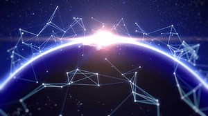 「都市間を結ぶライトを持つ宇宙衛星からの世界ネットワーク接続ビュー」の動画素材（ロイヤリティフリー）1101900195 | Shutterstock