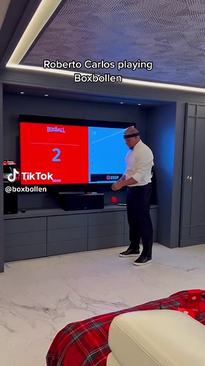 Roberto Carlos Plays Boxbollen for the First Time - Hand-Eye Coordination Game