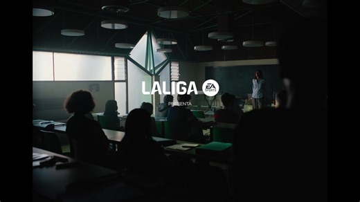 Hay un color que recorre el planeta, bajo tu camiseta, y es el mismo de mi corazón. Yo te amaré por encima de todo, más allá del escudo, sólo unidos podremos vencer. Descubre la iniciativa #1voiceVSRACISM | Fundación LaLiga