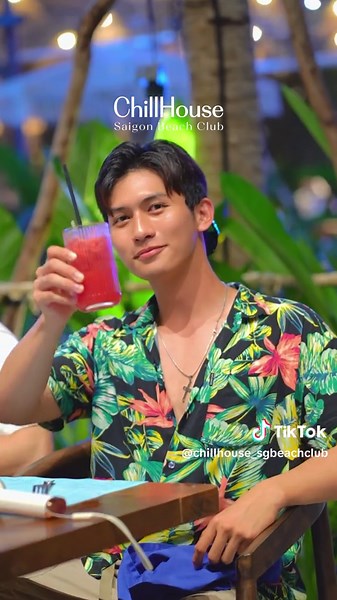 ChillHouse SaiGon Beach Club sỡ hữu không gian mới lại, độc đáo với cát trắng, biển xanh giữa trung tâm Sài Gòn. Quy tụ nhiều hoạt động biểu diễn thú vị, đặc trưng như Hawaii Dance, Múa Lửa,... Là địa điểm được các sao Việt tin tưởng chọn lựa cho những buổi tiệc 💕 #chillhouse #saigonbeachclub #beachparty #vibes #beach #chillhousehaibatrung #globalx