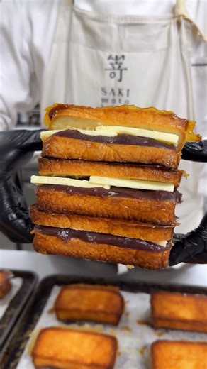 ジョーカーグルメ【Japan Food Travel】 | たっぷりバターと蜂蜜で作るハニートーストを紹介します🍞 【SAKImoto Bakery 大阪初號本店】 ◎ハニートースト 240円 ハニートーストあんバター 400円... | Instagram