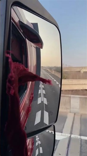 Cool in the breeze with the female driver❤️...##