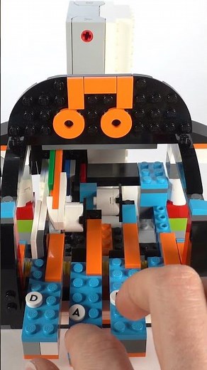 Playing "Everything is awesome" song on my LEGO BOOST piano