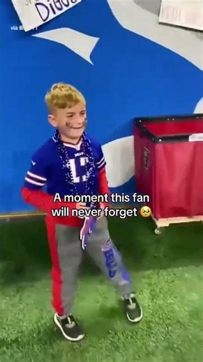 Stefon Diggs helped create a core memory for this fan ❤️