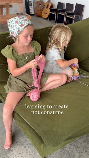 When we slow down and create with our hands, something changes. 🌸 It’s more than just learning to knit - it’s reconnecting, finding rhythm, and discovering the calm that comes with making something yourself. Join us - and thousands of other knitters - learning the art of slow making. Even if you’ve never picked up needles before, you’ll be guided step-by-step. 💫 Our next beginner’s course opens 18 November. Learn alongside a community of makers - with video lessons, lifetime access, and everyt