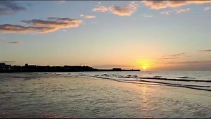 🌊🌊☀️WONDERFUL VIDEO TO BRIGHTEN UP YOUR DAY…Half a minute of Bridlington delight… Hopefully the weather will be kind this weekend with some good spells of warm sunshine between the odd shower. And what a lovely start to Saturday a fabulous sunrise this morning - captured on video at the South Beach by one of our correspondents - Ron Willsher Snr. | Bridlington Echo
