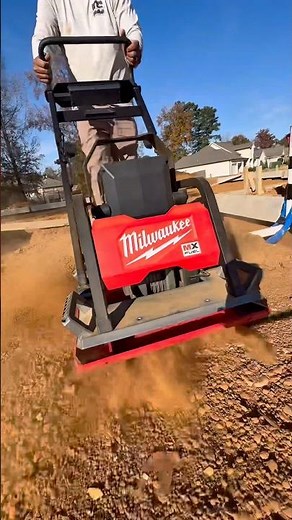 ‪@MilwaukeeTool‬ 20” Plate Compactor #milwaukeetool #nothingbutheavyduty #concreto #herramientas #100