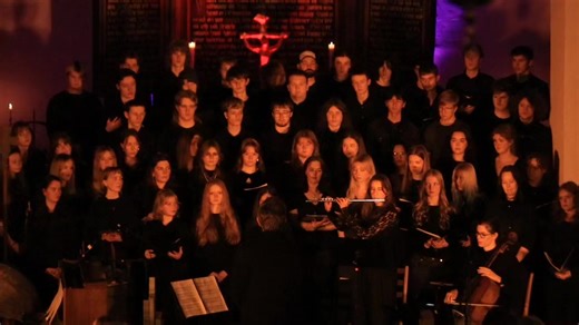 Fra julekonserten i Vereide kyrkje Musikklinja ved Musikk, dans, drama på Firda vgs Musikklinjekoret Solist:Sigurd Strand "Det lyser i stille grender" | Arild Hafsås