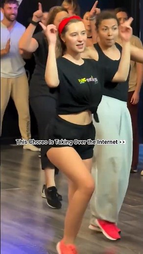 The Viral Choreo Taking Over Social Media 👀🔥 | Paris Dance Class