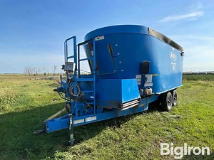 Patz 2400 Series II 950 T/A Vertical Mixer Feed Wagon | Agriculture