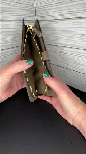 Honest Review of Coach Women's Essential Slim Wallet